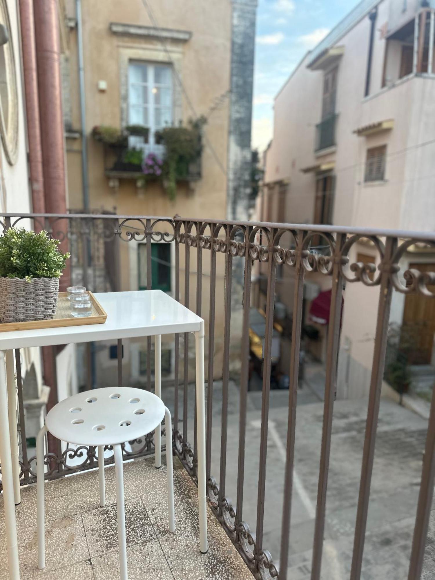 F Home Noto Bagian luar foto